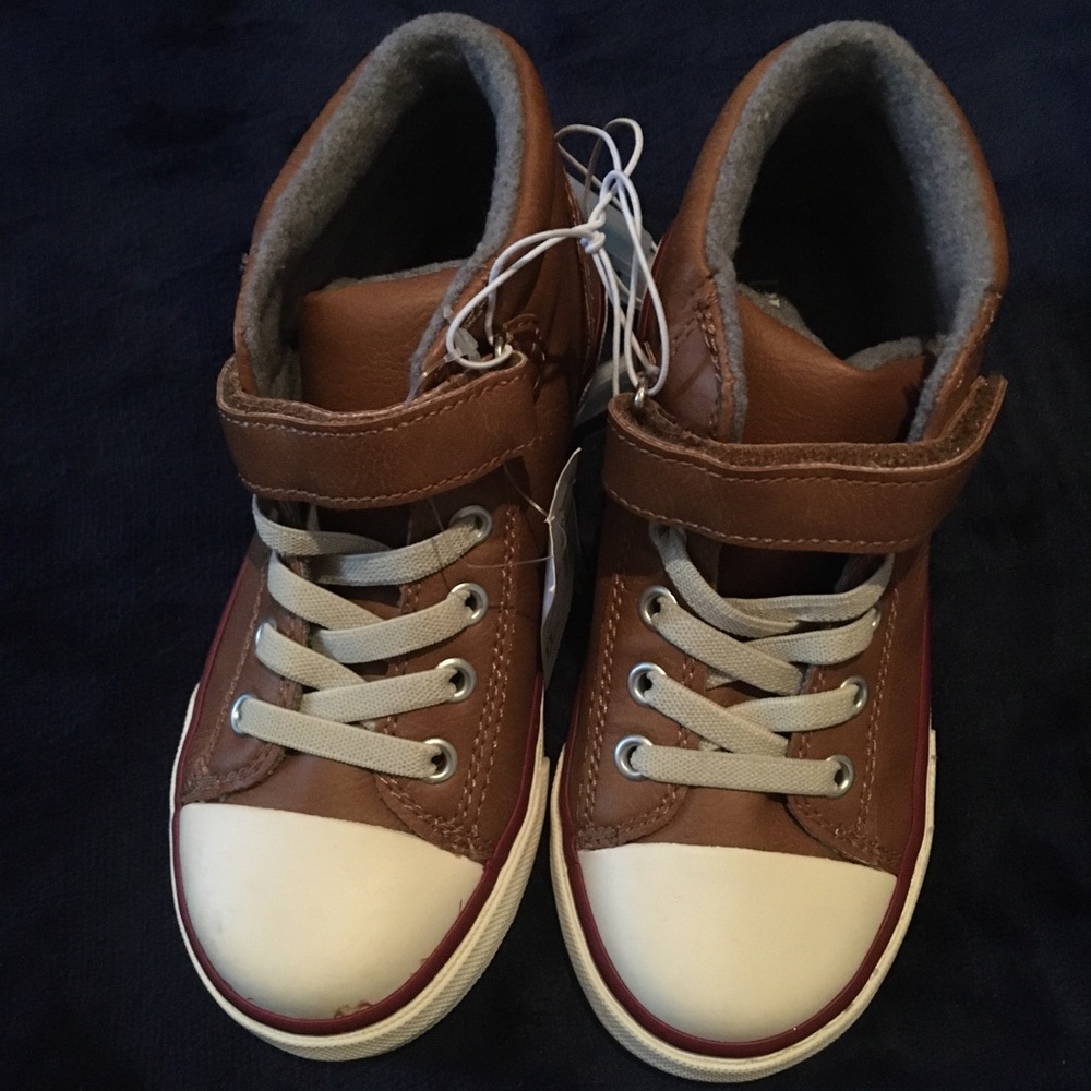 NWT boys high top sneakers